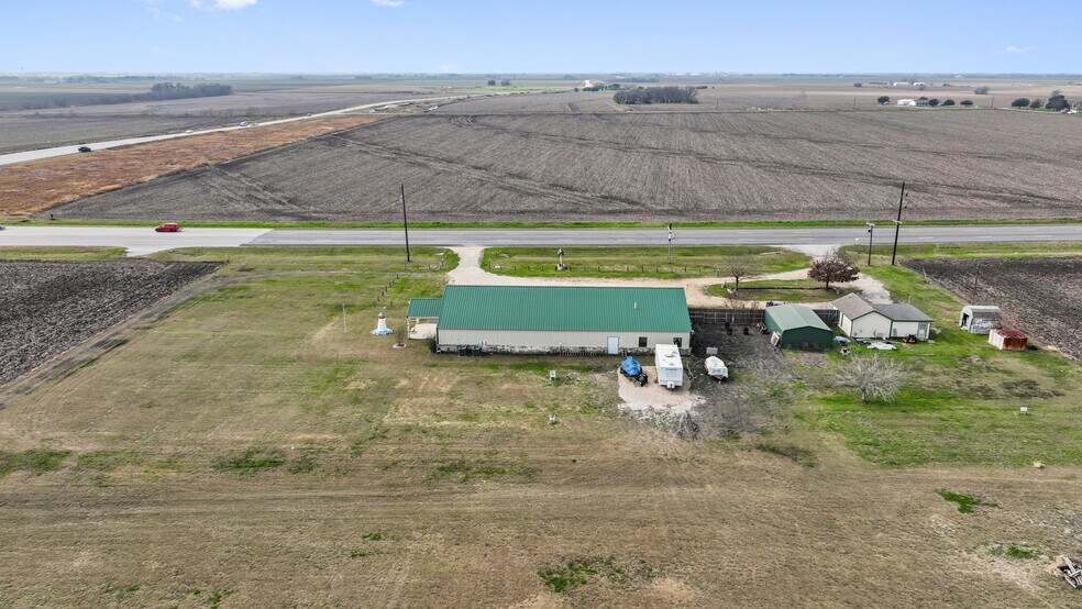 More Photos Of 2225 S State Highway 95, Taylor Freestanding For Lease