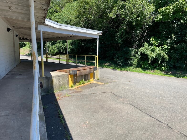 More Photos Of 66 State St, North Haven Garden Center For Sale