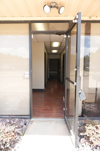 More Photos Of 501 Industrial Dr, Richardson Warehouse For Lease