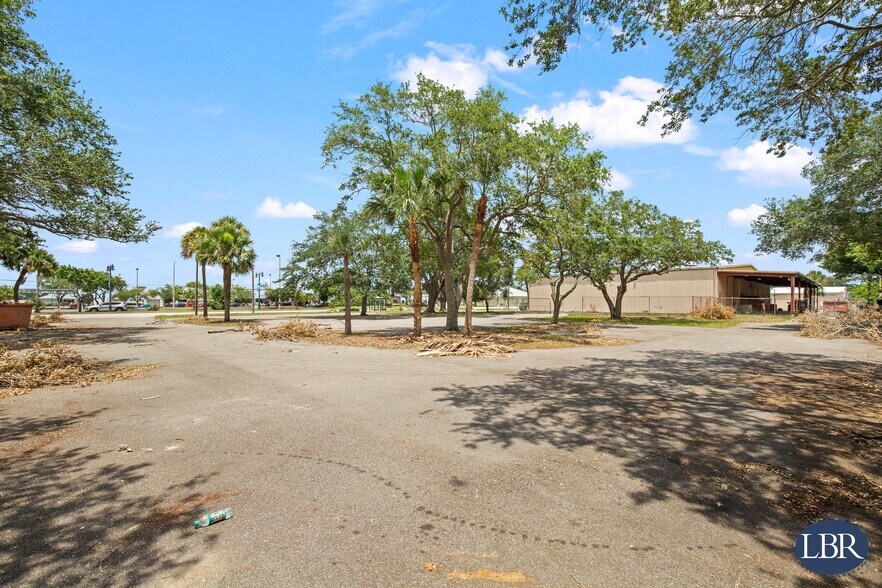 More Photos Of 185 Barton Blvd, Rockledge Storefront For Lease