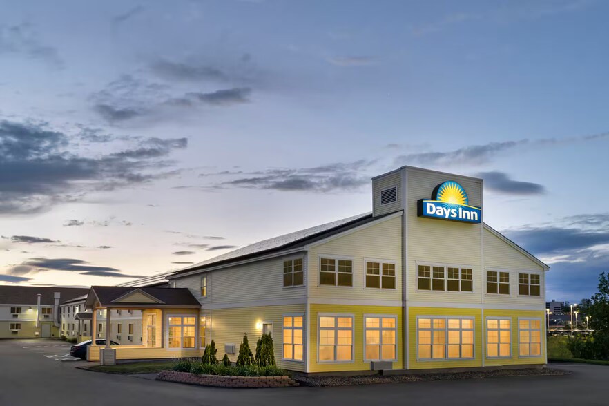 Primary Photo Of 461 Maine Mall Rd, South Portland Hotel For Sale