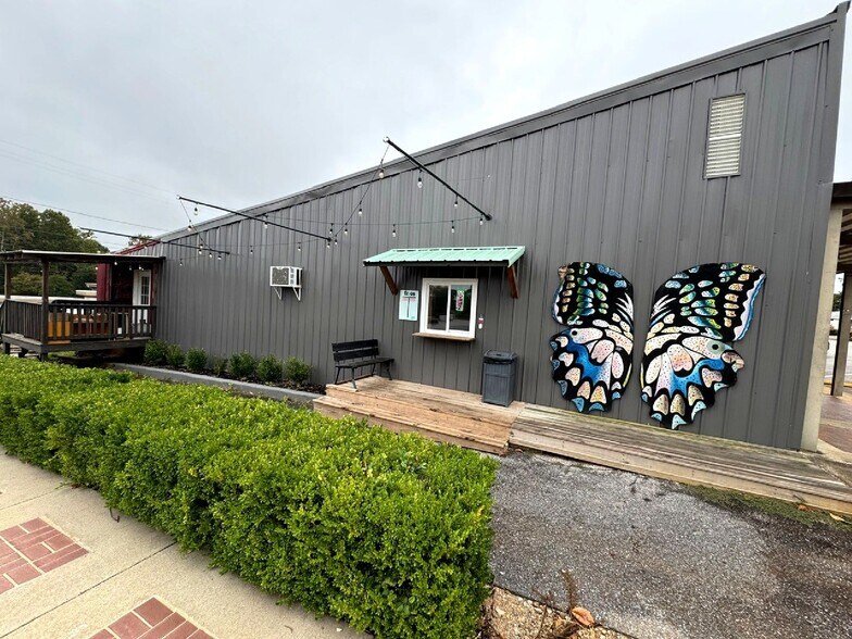 More Photos Of 40 Court Sq, Ashland Restaurant For Sale