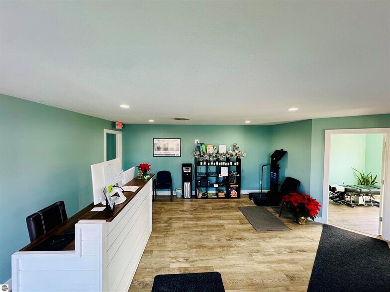 More Photos Of 125 Ames St, Elk Rapids Office For Lease