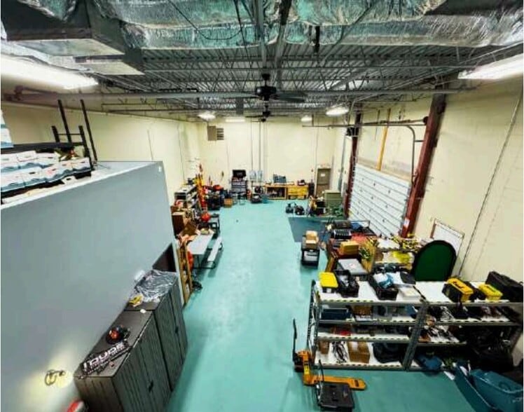 More Photos Of 145 Tower Dr, Burr Ridge Light Distribution For Sale
