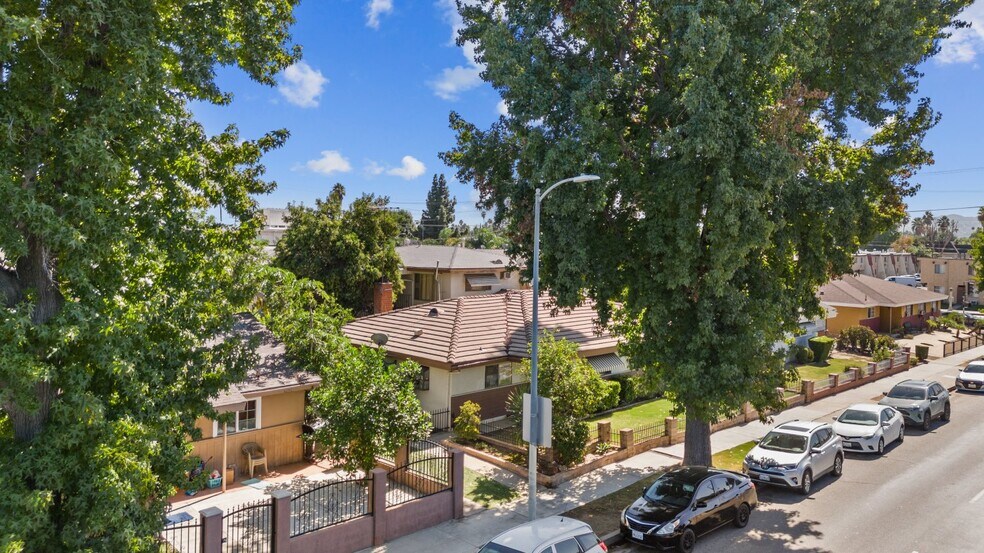More Photos Of 7614 Mason Ave, Winnetka Multifamily For Sale