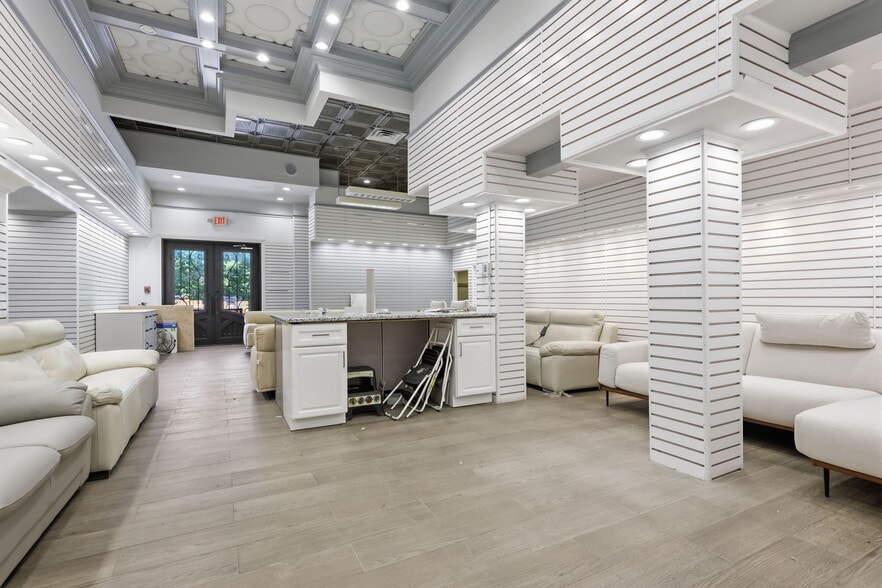 More Photos Of 17 Sweetmans Ln, Manalapan Township Freestanding For Lease