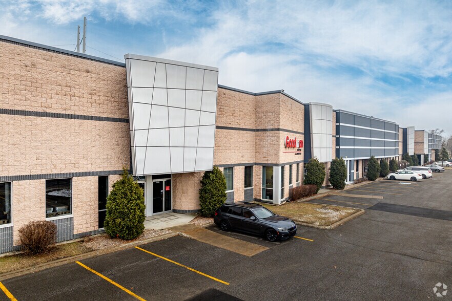 More Photos Of 2600 Boul Jacques-Cartier E, Longueuil Industrial For Lease