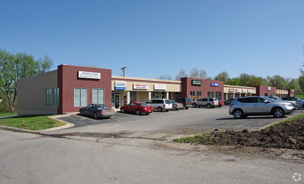 More Photos Of 700 S Broadway, Oak Grove Storefront For Lease