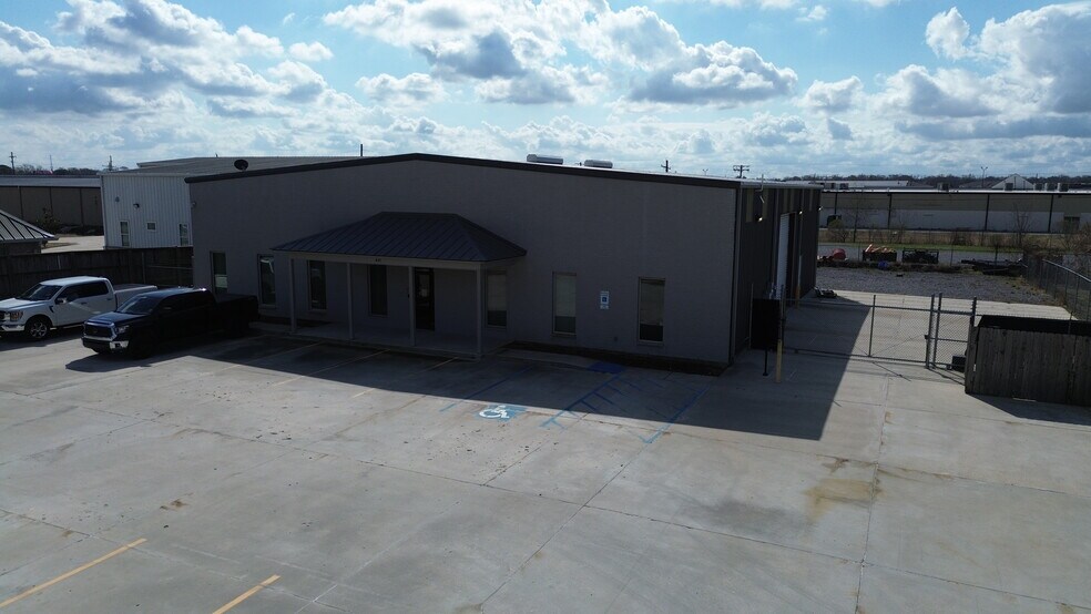 Primary Photo Of 481 W Eastbank Dr, Gonzales Warehouse For Lease