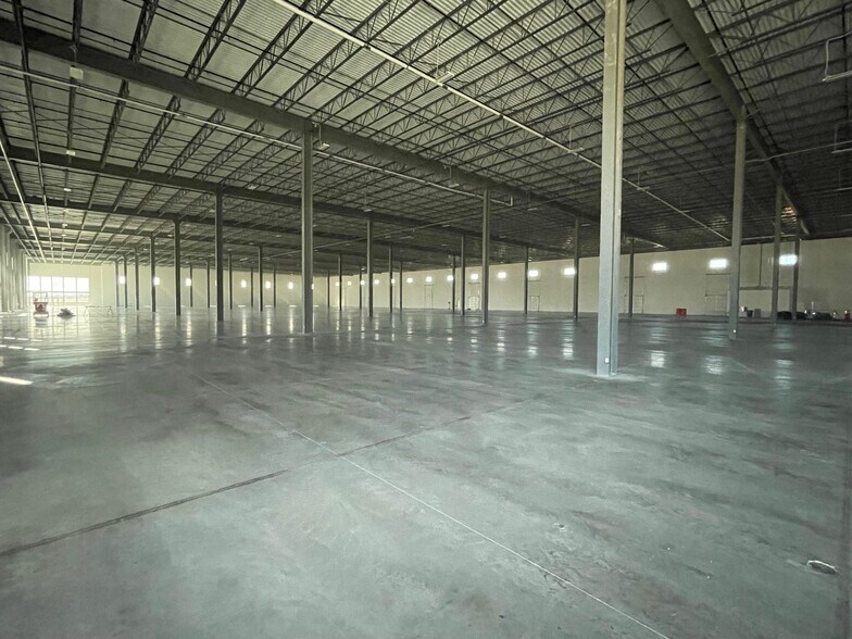 More Photos Of 128th St And Meredith Dr, Urbandale Warehouse For Lease