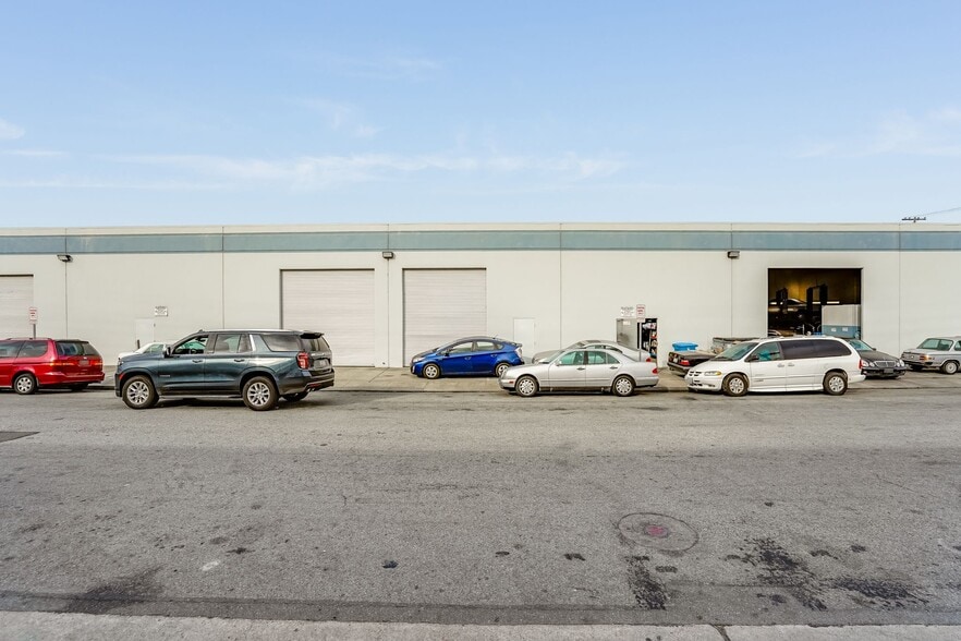 More Photos Of 1305-1331 Rollins Rd, Burlingame Warehouse For Lease