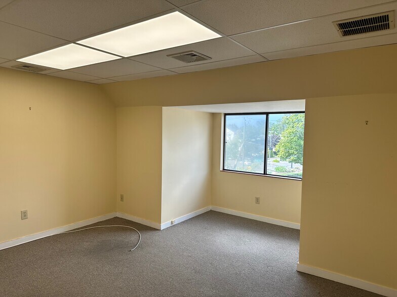 More Photos Of Putnam Offices, Norwalk Medical For Lease