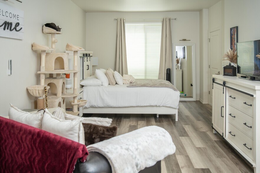 More Photos Of 708-724 Cedar Creek Ave, Montrose Apartments For Sale