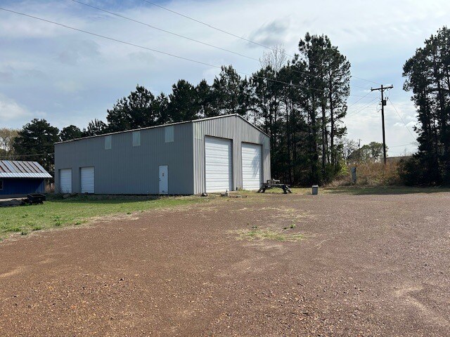 More Photos Of Texas State Hwy 155, Frankston Showroom For Sale