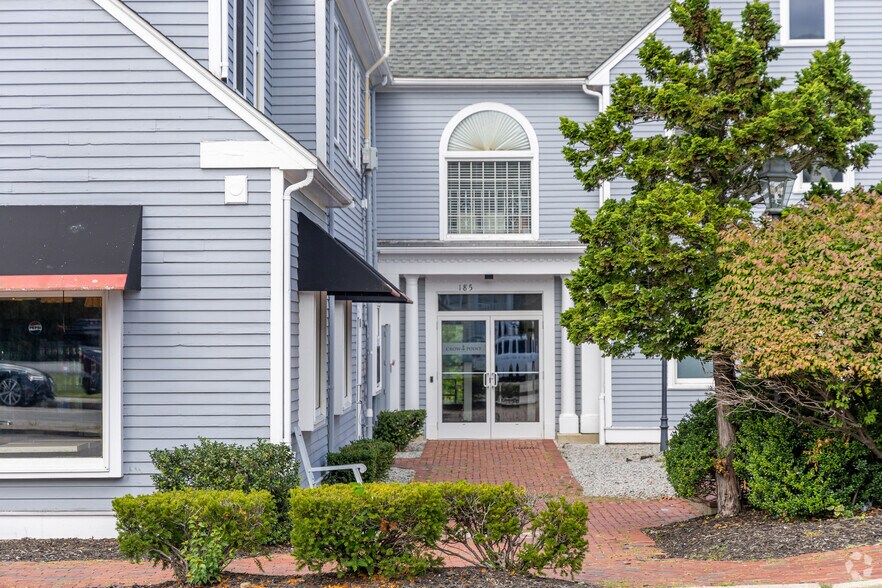 More Photos Of 185 Lincoln St, Hingham Storefront For Sale