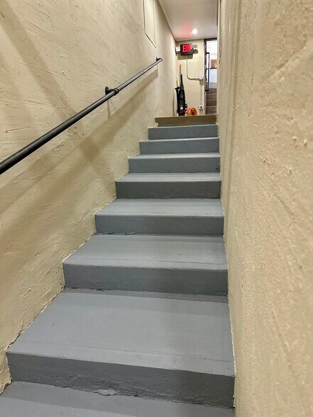 More Photos Of 101 W Broadway St, Lenoir City Storefront Retail Office For Lease