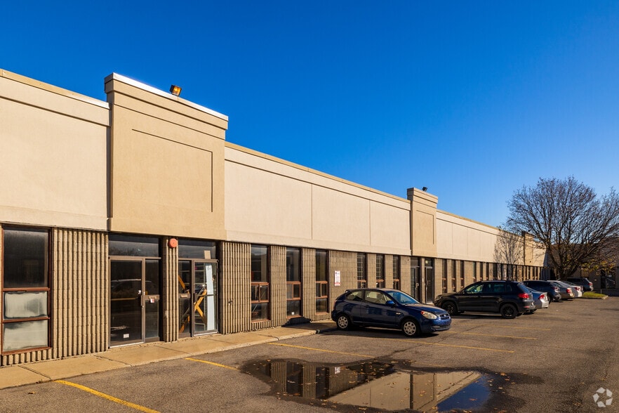 More Photos Of 373-451 Boul Lebeau, Montréal Industrial For Sale