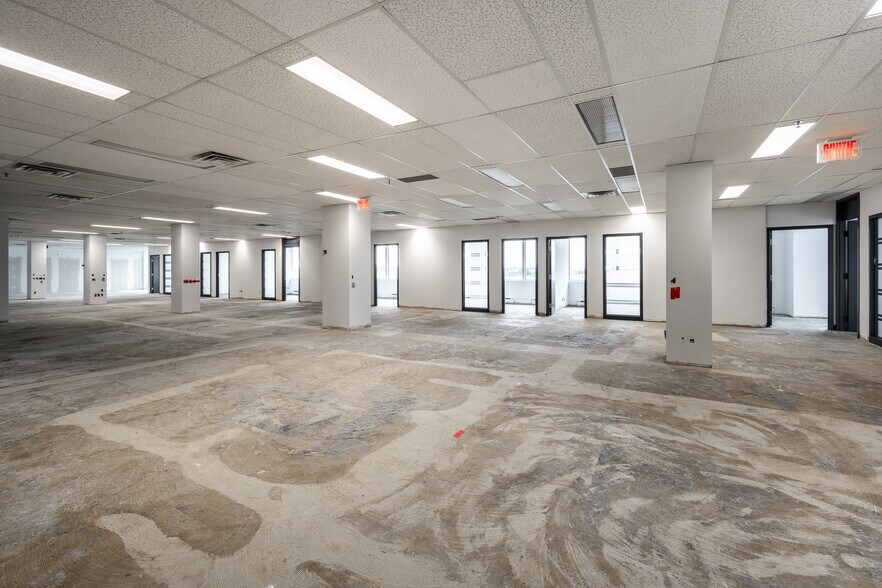 More Photos Of 8000 Boul Décarie, Montréal Office For Lease
