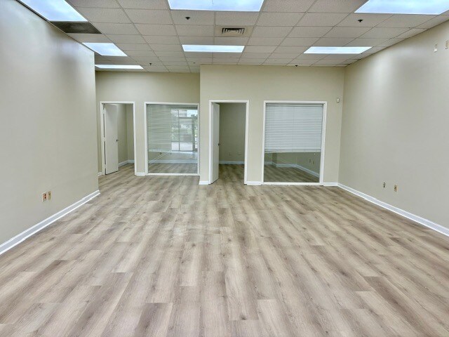 More Photos Of 14056 Southwest Fwy, Sugar Land Unknown For Lease
