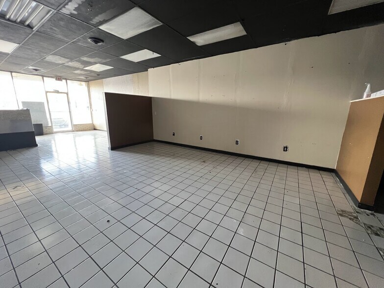 More Photos Of 1058-1068 Country Club Rd, Columbus General Retail For Sale