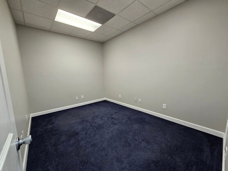 More Photos Of 913 Gulf Breeze Pky, Gulf Breeze Storefront Retail Office For Sale