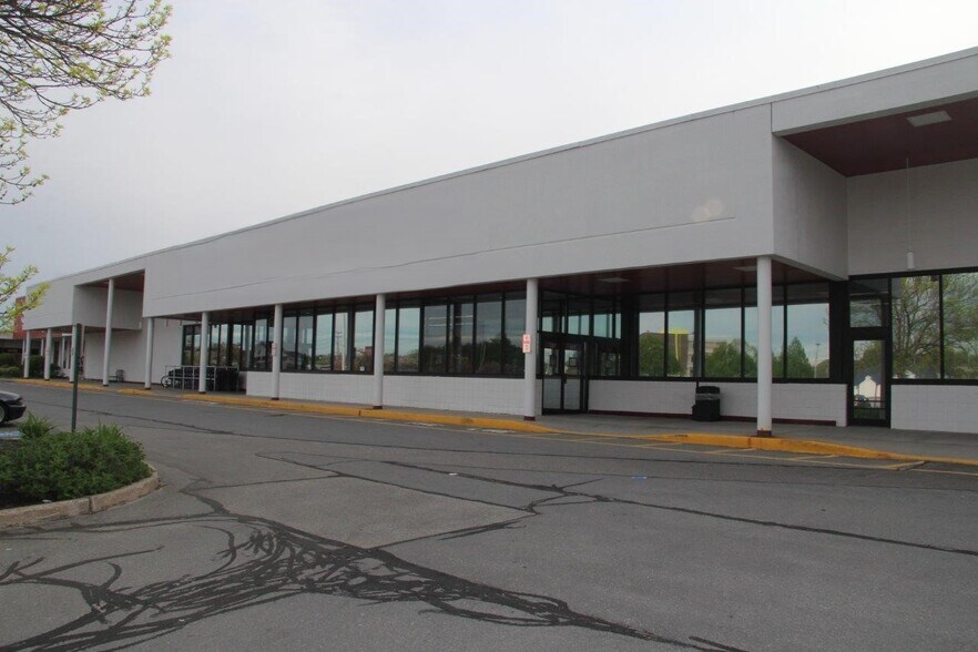 More Photos Of 405-443 Western Ave, South Portland Unknown For Lease