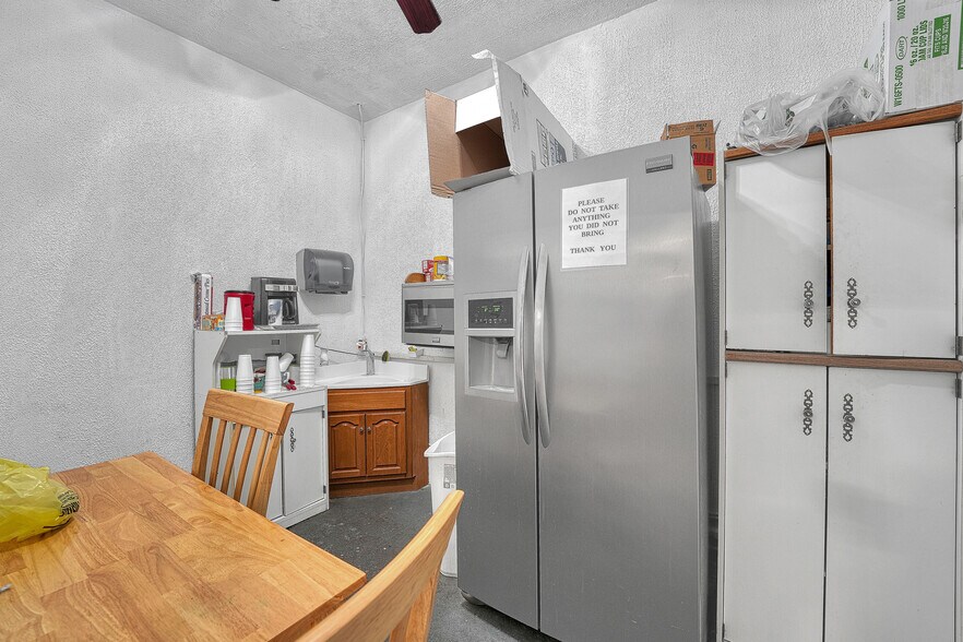 More Photos Of 1127 NW Cache Rd, Lawton General Retail For Sale