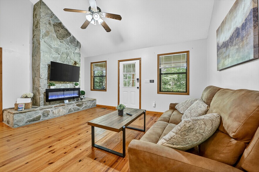 More Photos Of 77 Alpine Way, Blairsville Hotel For Sale