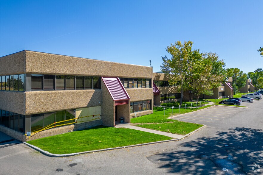 More Photos Of 3880-3908 29 St NE, Calgary Warehouse For Lease