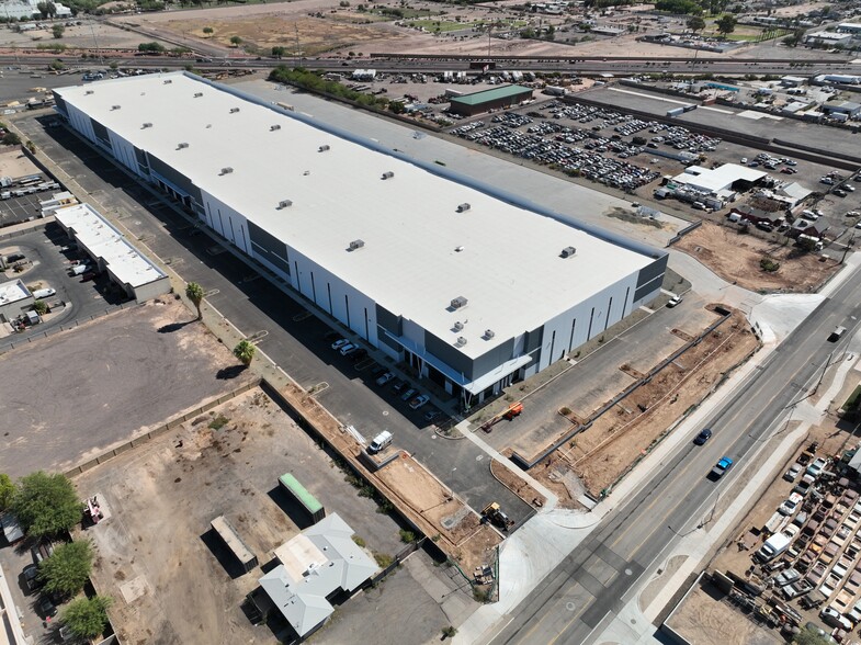 More Photos Of 6550 W Orangewood Ave, Glendale Warehouse For Lease