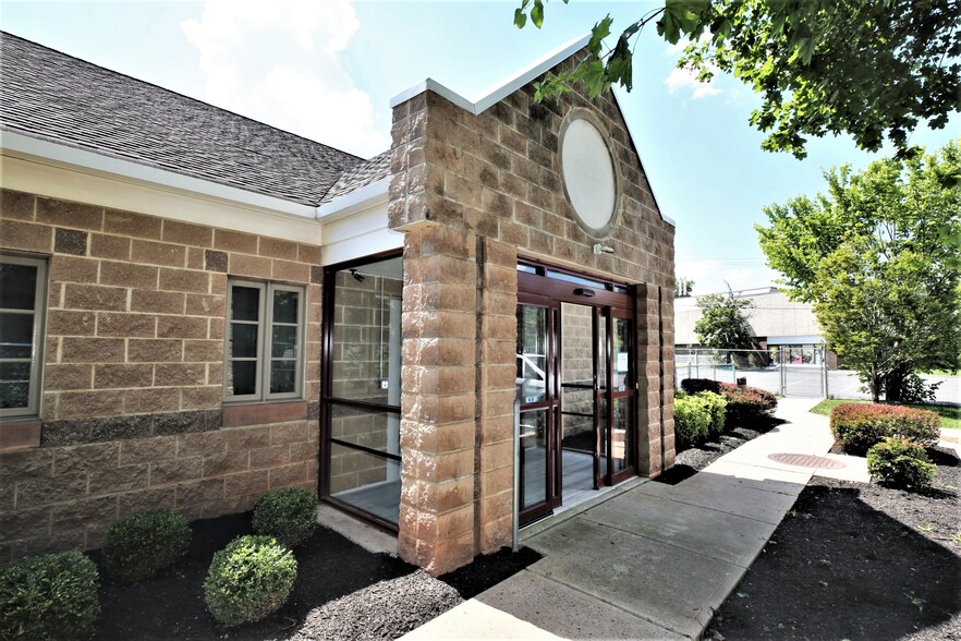More Photos Of 60 Millstone Rd, Somerset Light Distribution For Lease
