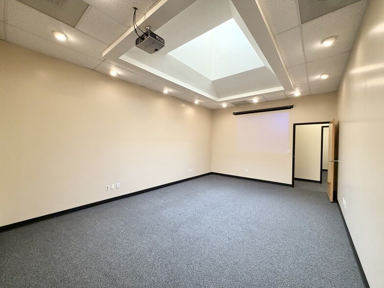 More Photos Of 16702-16800 Valley View Ave, La Mirada Research And Development For Lease