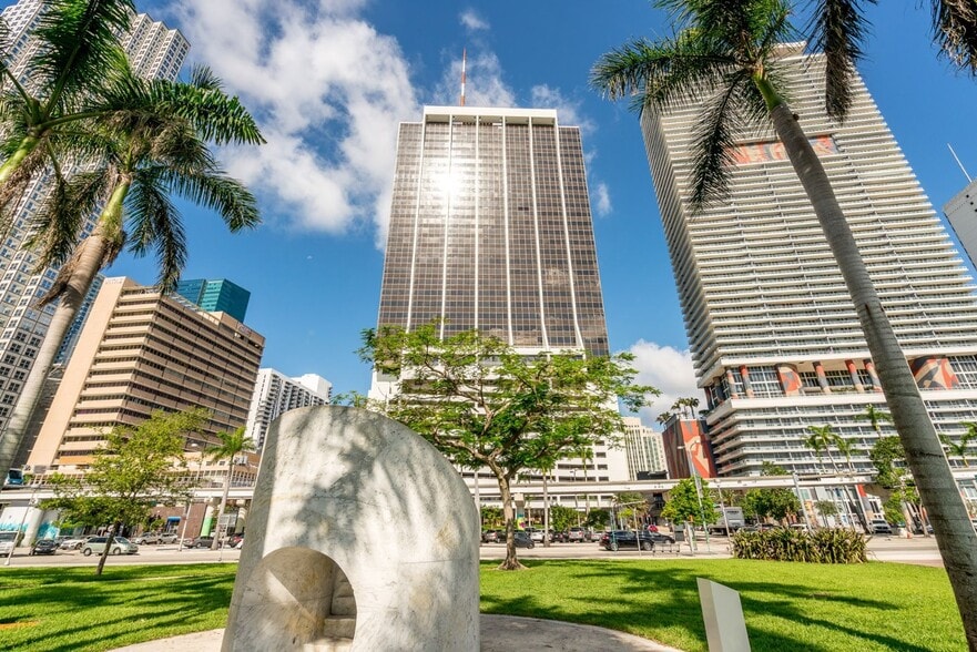 More Photos Of 2 S Biscayne Blvd, Miami Office Residential For Lease