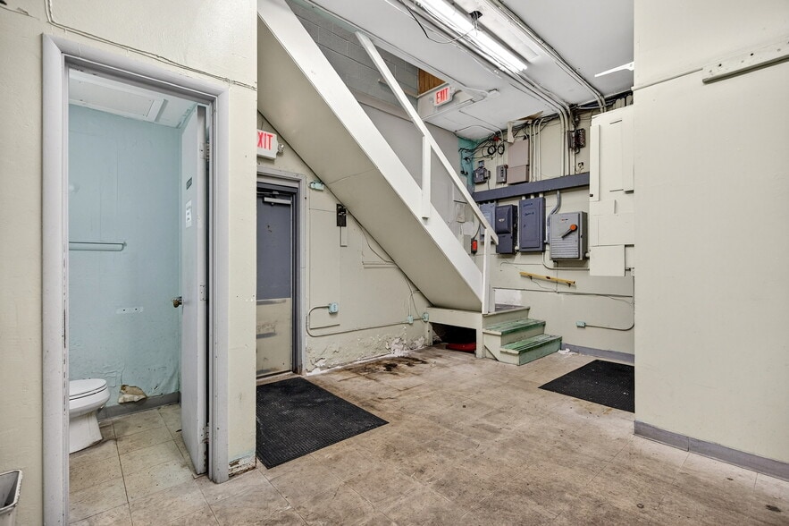 More Photos Of 4127-4141 Mayfield Rd, South Euclid Office For Sale