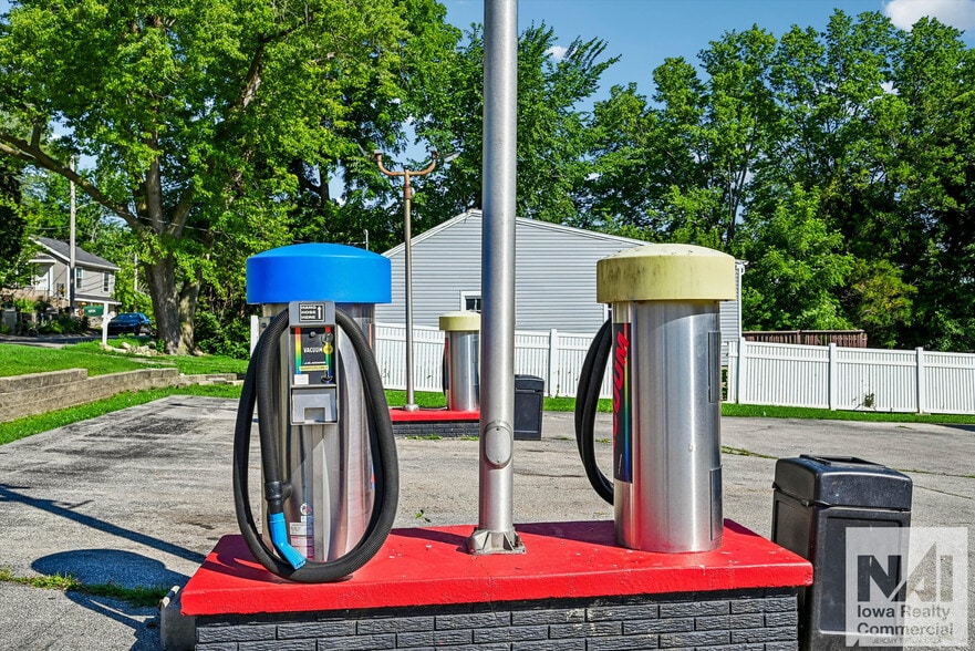More Photos Of 665 Keyes Ct, Marion Carwash For Sale
