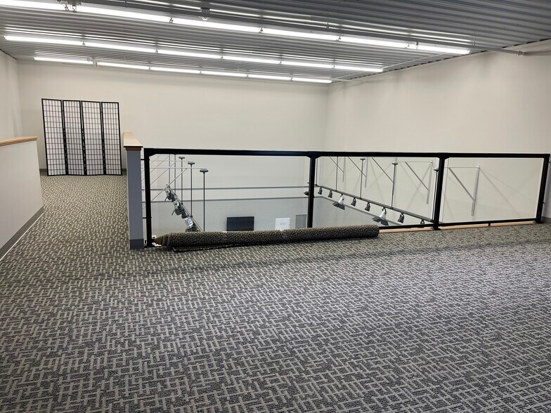 More Photos Of 2108-2260 Ferry Rd, Naperville Showroom For Sale