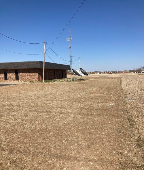 More Photos Of 3218 N Quincy St, Plainview Office For Sale