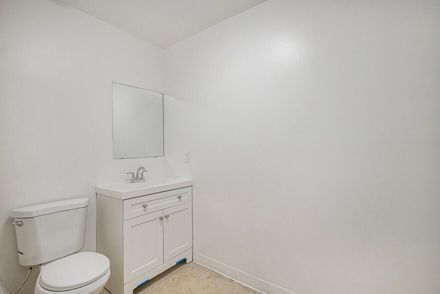 More Photos Of 340 W Hampden Ave, Englewood Freestanding For Lease