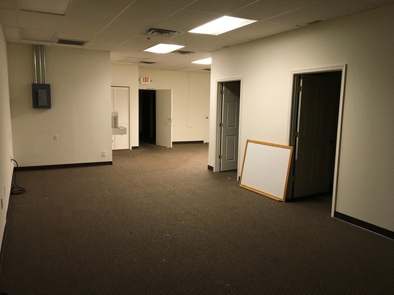More Photos Of 93 Monocacy Blvd, Frederick Showroom For Lease