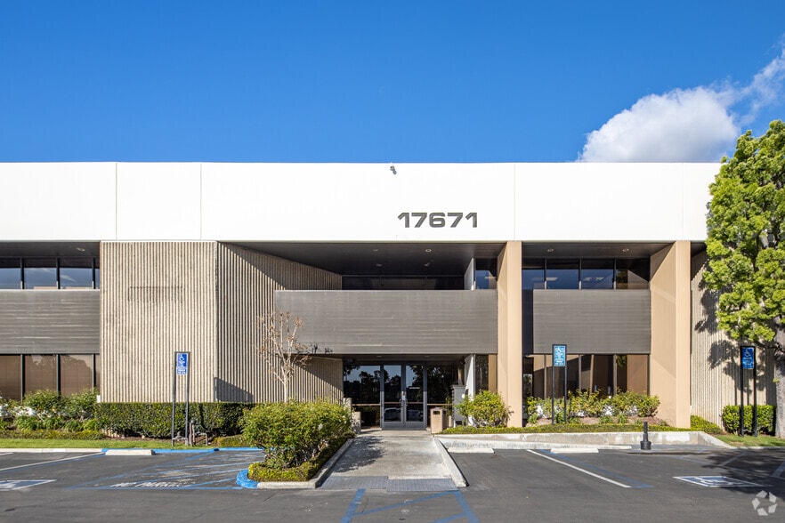 More Photos Of 17661-17671 Cowan, Irvine Office For Lease