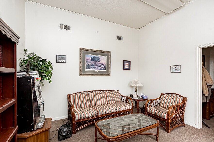 More Photos Of , Baton Rouge Office For Sale