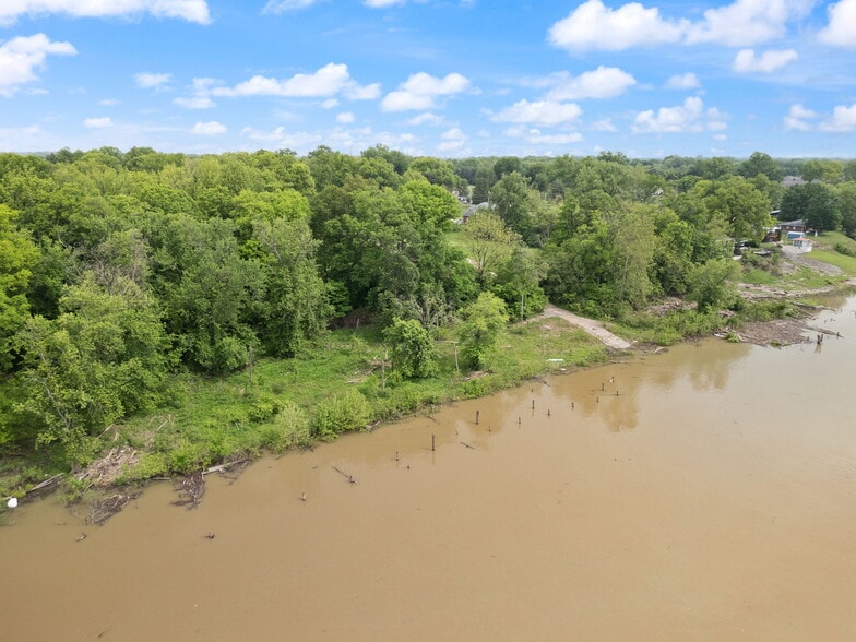 More Photos Of 2000 Utica Pike, Jeffersonville Marina For Sale