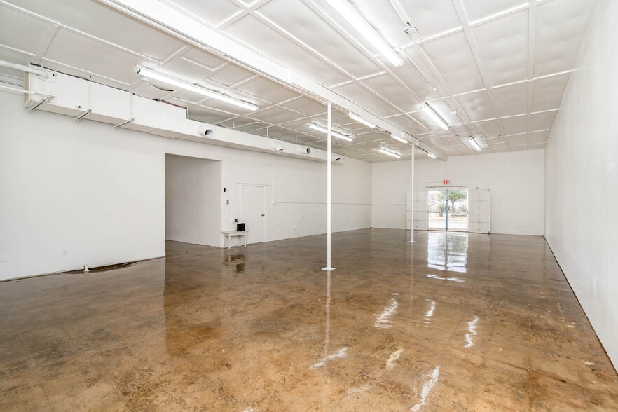 More Photos Of 1020 Roosevelt Ave, San Antonio Freestanding For Sale