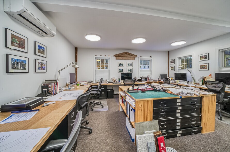 More Photos Of 11 Beaver Meadow Rd, Norwich Office For Sale