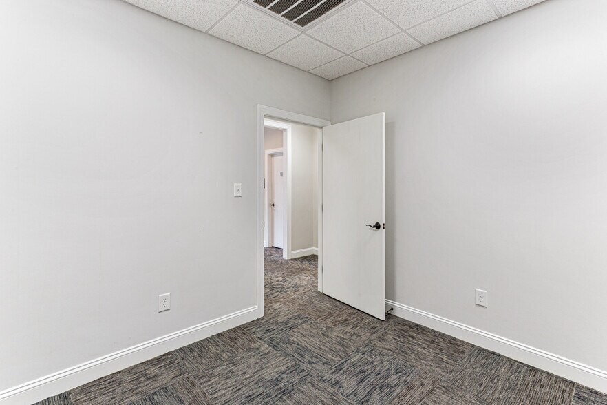 More Photos Of 137 Person St, Fayetteville Office For Lease