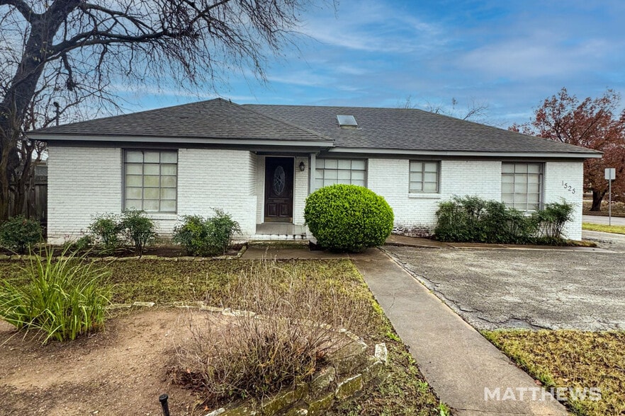 Primary Photo Of 1525 W Koenig Ln, Austin Office Residential For Sale