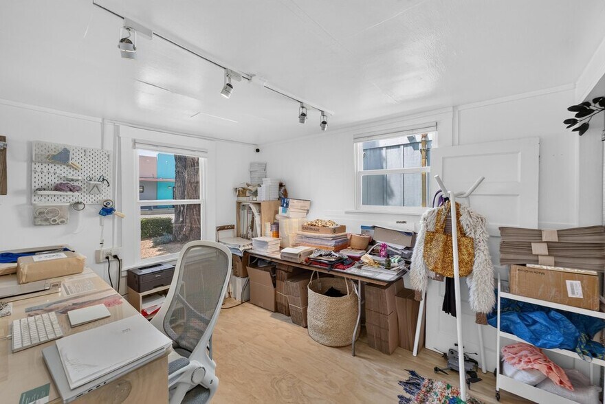 More Photos Of 408 Trout Gulch Rd, Aptos Freestanding For Sale