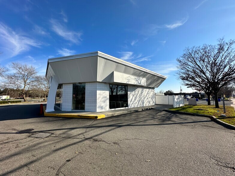 More Photos Of 3850 Veterans Memorial Hwy, Bohemia Fast Food For Lease