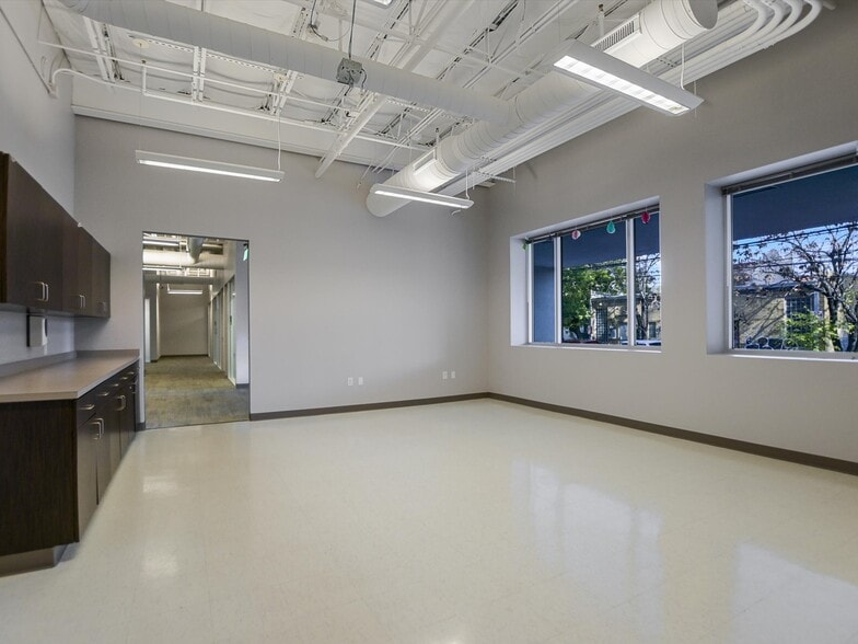 More Photos Of 1705 Guadalupe St, Austin Office For Sale
