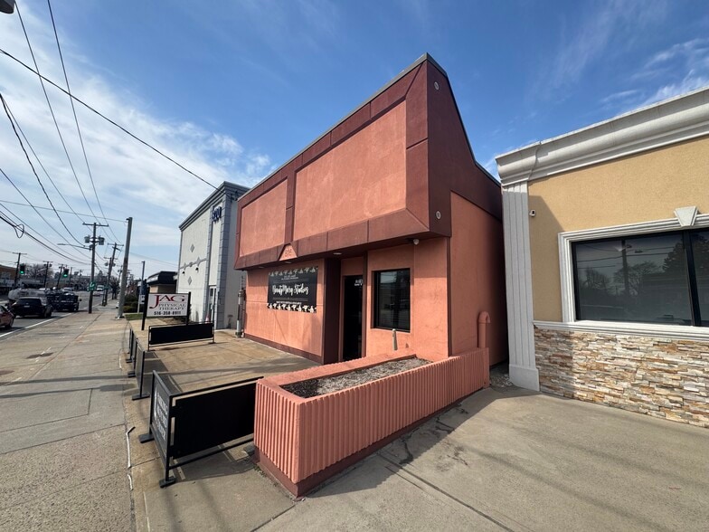 More Photos Of 816 Hempstead Tpke, Franklin Square Office For Sale